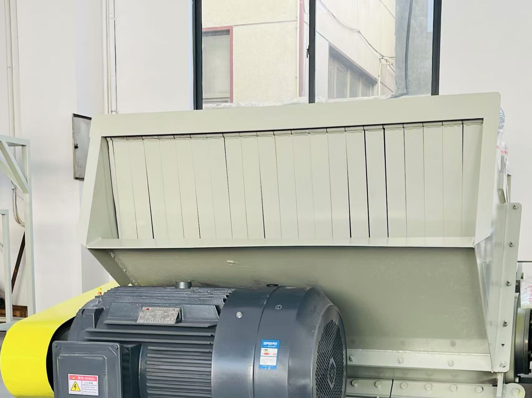 plastic plate crusher