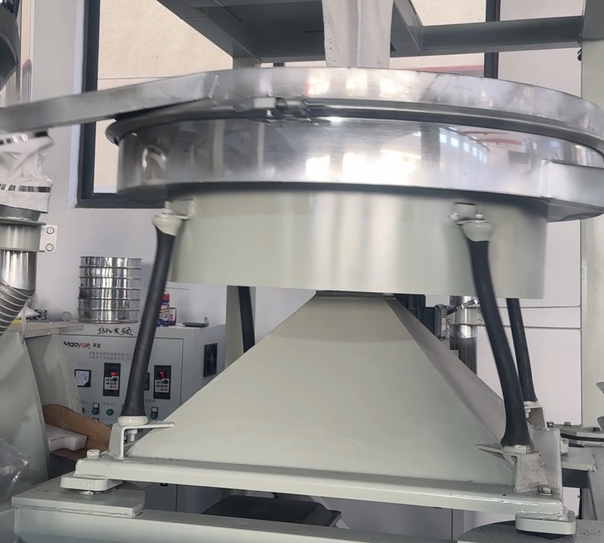 Vibrating screen