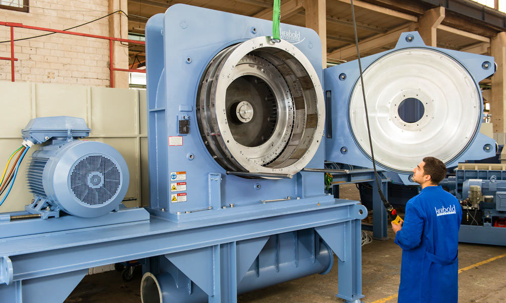 plastic pulverizer